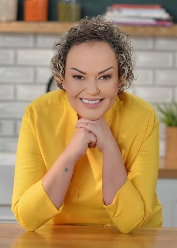 İşletmeci şef Özlem Mekik mutfağında